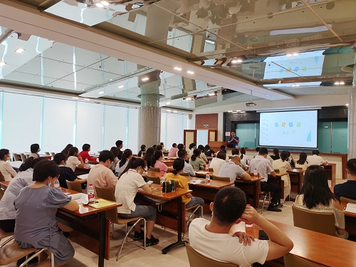 育成中心举办政策解读会